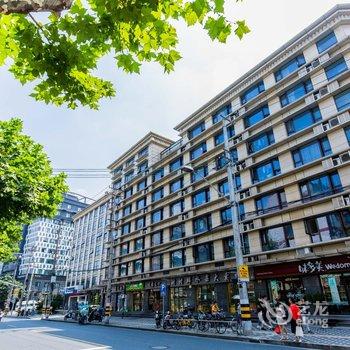 Warm轻奢简居公寓(上海止园新村社区店)酒店提供图片