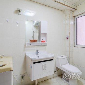 青岛金沙滩精装套三民宿酒店提供图片