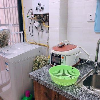 成都理工大学地铁7号线上三居室温馨小屋酒店提供图片