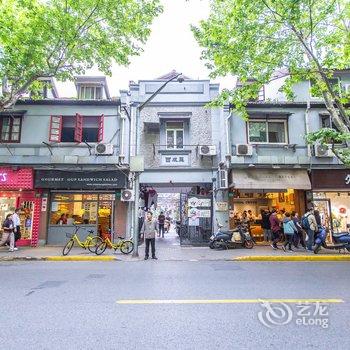 上海老弄堂天窗小白屋普通公寓酒店提供图片