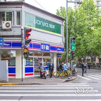 上海老弄堂天窗小白屋普通公寓酒店提供图片