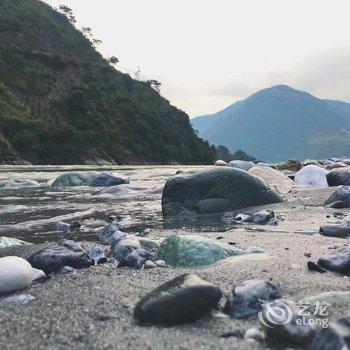 石棉河畔居客栈酒店提供图片