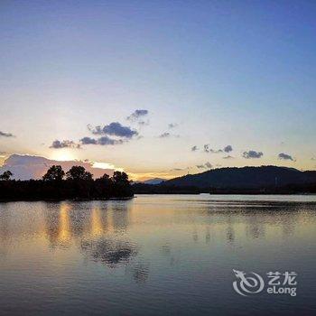 万宁太阳河畔屋有庄园酒店提供图片