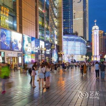 重庆解放碑全实木北欧风城市民宿(2号店)酒店提供图片