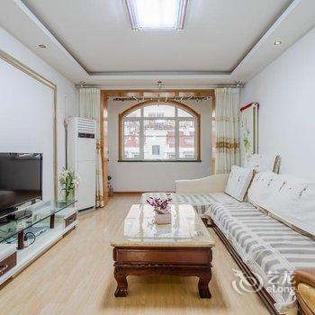 青岛恋家金沙滩高层阳光充沛大床房公寓(云雾山路分店)酒店提供图片