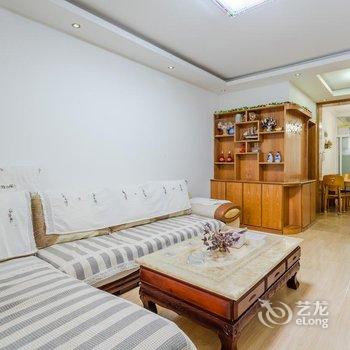 青岛恋家金沙滩高层阳光充沛大床房公寓(云雾山路分店)酒店提供图片