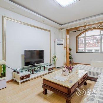 青岛恋家金沙滩高层阳光充沛大床房公寓(云雾山路分店)酒店提供图片