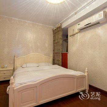 重庆解放碑拾辰小栈公寓(长江滨江路分店)酒店提供图片