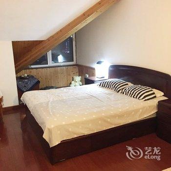 青岛(地铁步行三分钟)欧式私家精品双卧客房公寓(2号店)酒店提供图片