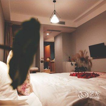 成都乐享多公寓(全年红红木艺术馆分店)酒店提供图片