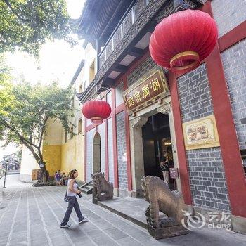 重庆解放碑全实木北欧风城市民宿(2号店)酒店提供图片