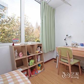 上海市中心温馨设计感公寓(法华镇路分店)酒店提供图片