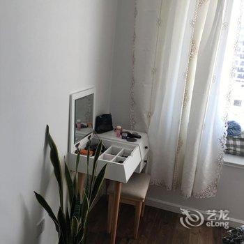 青岛精装新房北欧实木家具公寓酒店提供图片