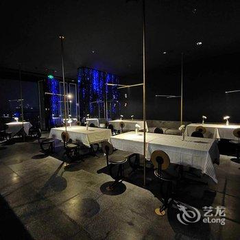 YOLO鹅岭美术馆酒店(重庆鹅岭二厂文创公园店)酒店提供图片