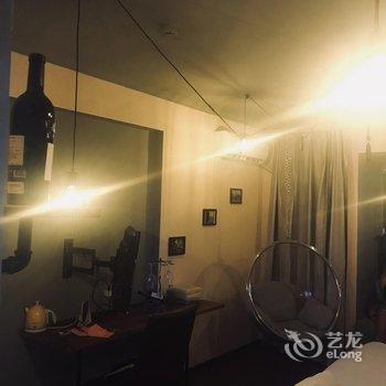 贵阳原木酒窖公寓酒店提供图片