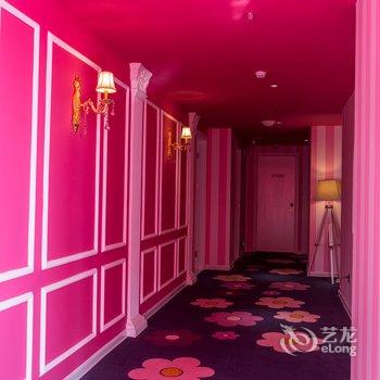 桃丝艺术酒店(南宁金湖广场地铁站店)酒店提供图片