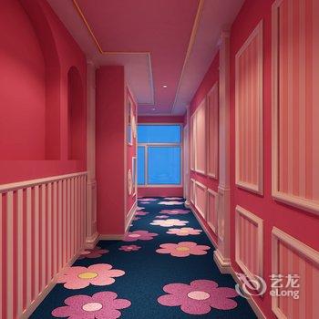 桃丝艺术酒店(南宁金湖广场地铁站店)酒店提供图片