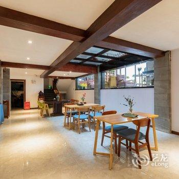 溪畔女儿家客栈(张家界千古情店)酒店提供图片