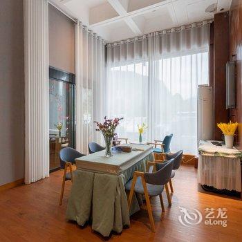 溪畔女儿家客栈(张家界千古情店)酒店提供图片