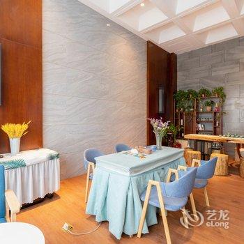 溪畔女儿家客栈(张家界千古情店)酒店提供图片