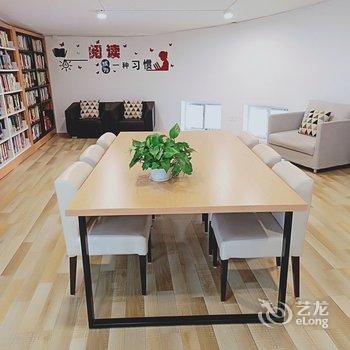 筑美印象酒店式公寓(青岛台东步行街店)酒店提供图片