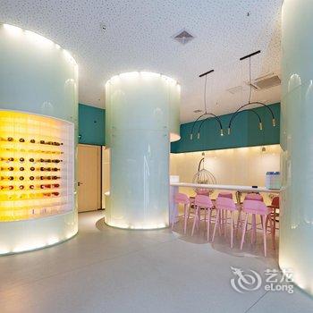 More Night陌奈轻舍(武汉江汉路步行街江滩店)酒店提供图片