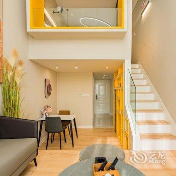 初一Loft影院酒店(南京工业大学青奥体育公园体育馆店)