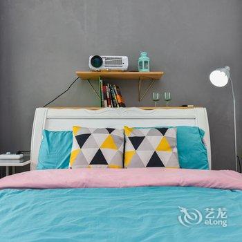 广州白云机场龙归地铁站附近宜家电影房整租公寓(2号店)酒店提供图片