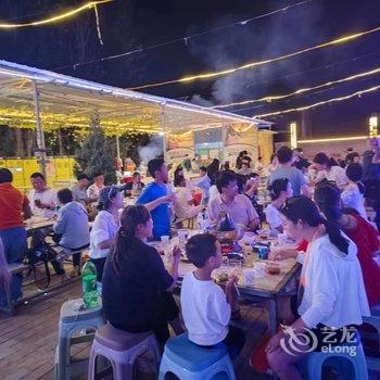 敦煌骆驼刺沙漠露营基地酒店提供图片