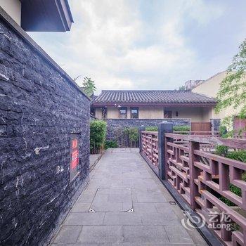 峨眉山观景温泉汤屋酒店提供图片