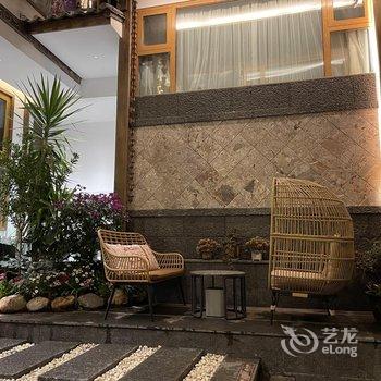 半山丽舍·设计师观雪山全景美宿静谧花园(丽江狮子山店)酒店提供图片