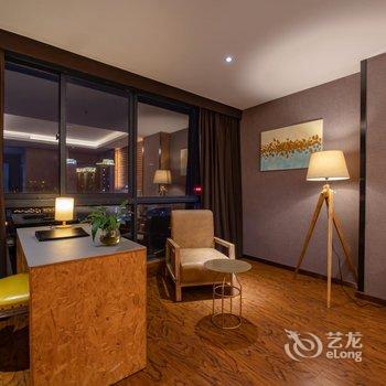 桃丝艺术酒店(南宁金湖广场地铁站店)酒店提供图片