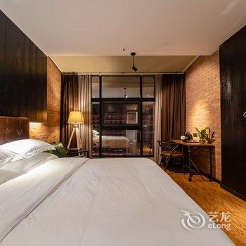 桃丝艺术酒店(南宁金湖广场地铁站店)酒店提供图片