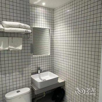阳光满屋酒店(广西艺术学校麻村地铁站店)酒店提供图片
