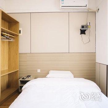 柚子电竞酒店(青岛台东步行街店)酒店提供图片