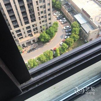 蘭生黑白公寓(观潮路分店)酒店提供图片