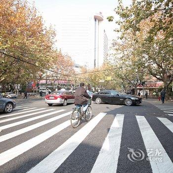 上海市中心温馨设计感公寓(法华镇路分店)酒店提供图片