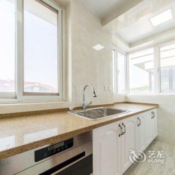 青岛途悦豪华度假公寓(崂山风景区小河东馨苑)(生态美术馆分店)酒店提供图片