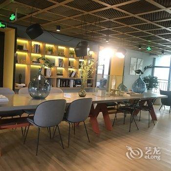 成都张黎公寓(全年红红木艺术馆分店)酒店提供图片