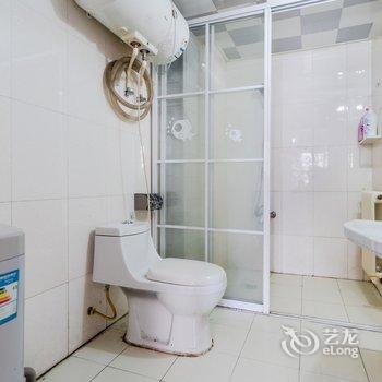 青岛金沙滩啤酒城民宿(个人房东)(黄岛区政府会议中心分店)酒店提供图片