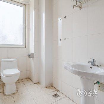 青岛金沙滩啤酒城民宿(个人房东)(黄岛区政府会议中心分店)酒店提供图片