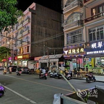 易诚快捷酒店(东兴口岸教育路店)酒店提供图片