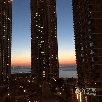 青岛会游泳的大熊猫公寓酒店提供图片