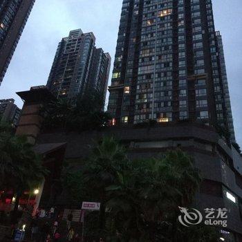 重庆夜景上的重庆公寓酒店提供图片