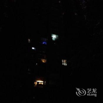 重庆夜景上的重庆公寓酒店提供图片