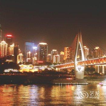 重庆夜景上的重庆公寓酒店提供图片