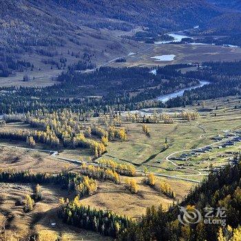 喀纳斯雪松山庄酒店提供图片