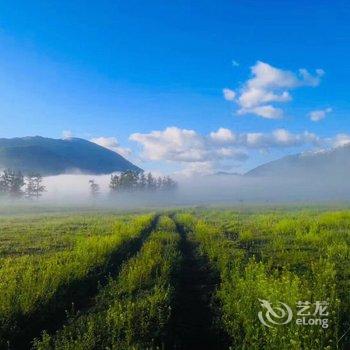 喀纳斯雪松山庄酒店提供图片