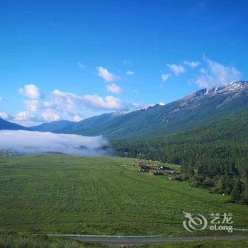 喀纳斯雪松山庄酒店提供图片