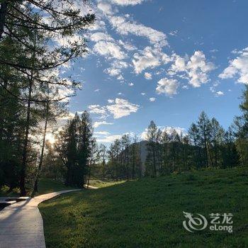 喀纳斯雪松山庄酒店提供图片